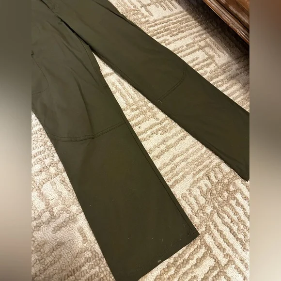 Women’s Merrill size 8, hiking pants in new condition olive color - Picture 5 of 11